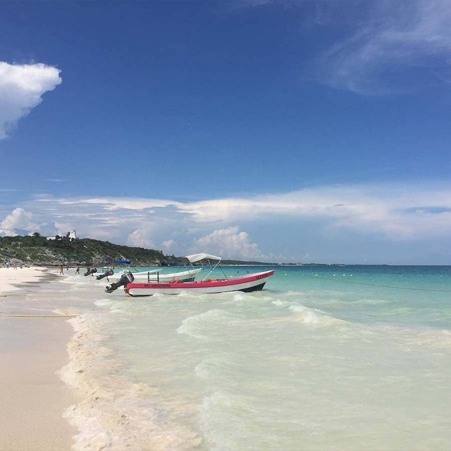 Experiencia de viaje en barco por el mar azul en Tulum