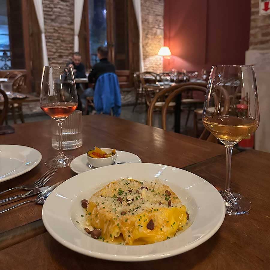 Copas, plato de vino, diseño de viaje