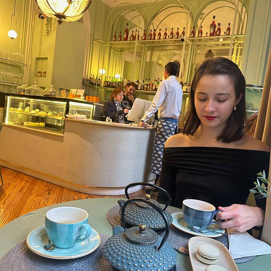 Lucia woman Cordoba review travel guide