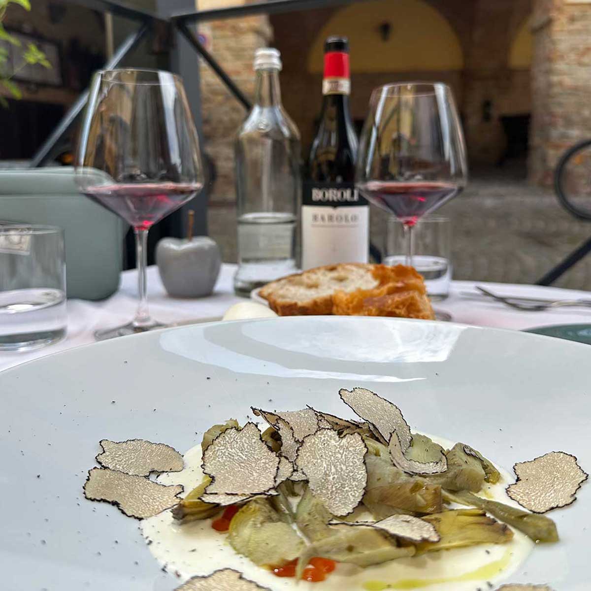 copas de vino Barolo Italia comida trufa viaje diseño